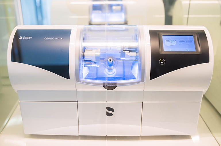 CEREC（セレック)